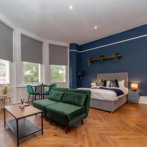 https://1st-morden-studio-flat-moments-away-from-brighton-seafront.brighton-hotels-england.com